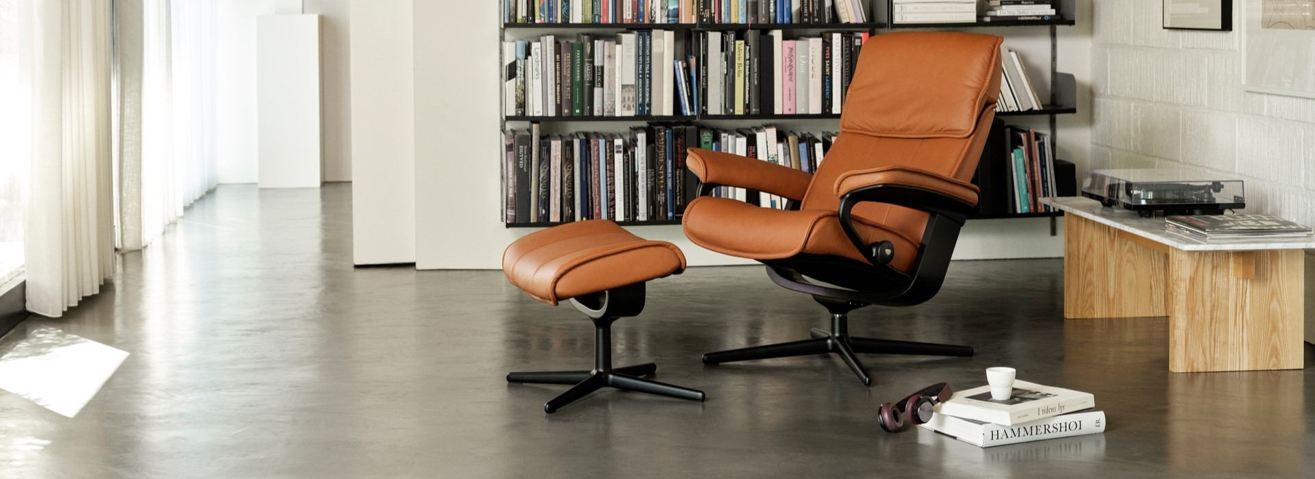 Stressless Admiral recliner with cross base in New Cognac Paloma leather