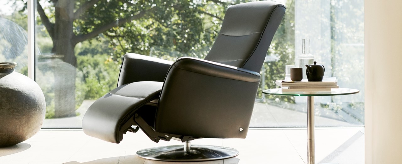 Stressless Mike power recliner in black Paloma leather