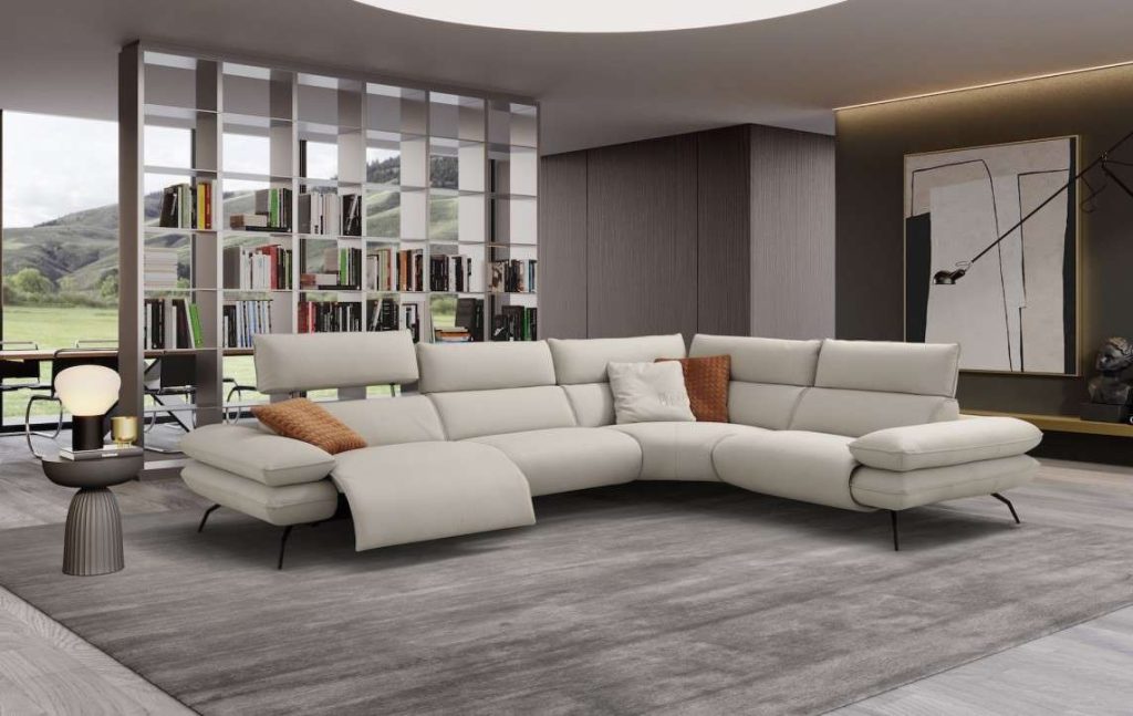 Mira sectional by Incanto